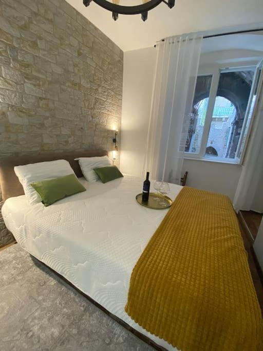 Diokletian'S Golden Nest Apartment สปลิท ภายนอก รูปภาพ